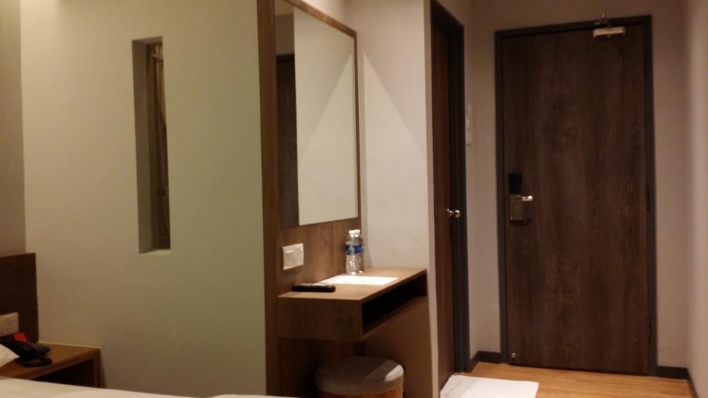 Go Hotel Subang Jaya Room photo